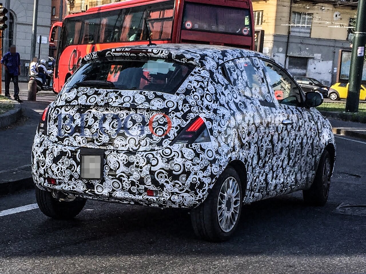 lancia_ypsilon_1.jpg