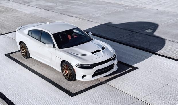 2015_dodge_charger_srt_hellcat-620x366.j