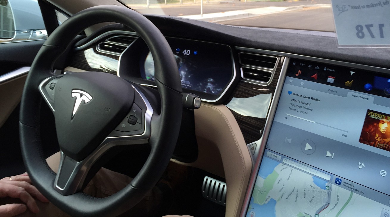 Incidente Tesla Model X: l'Autopilot non era attivo