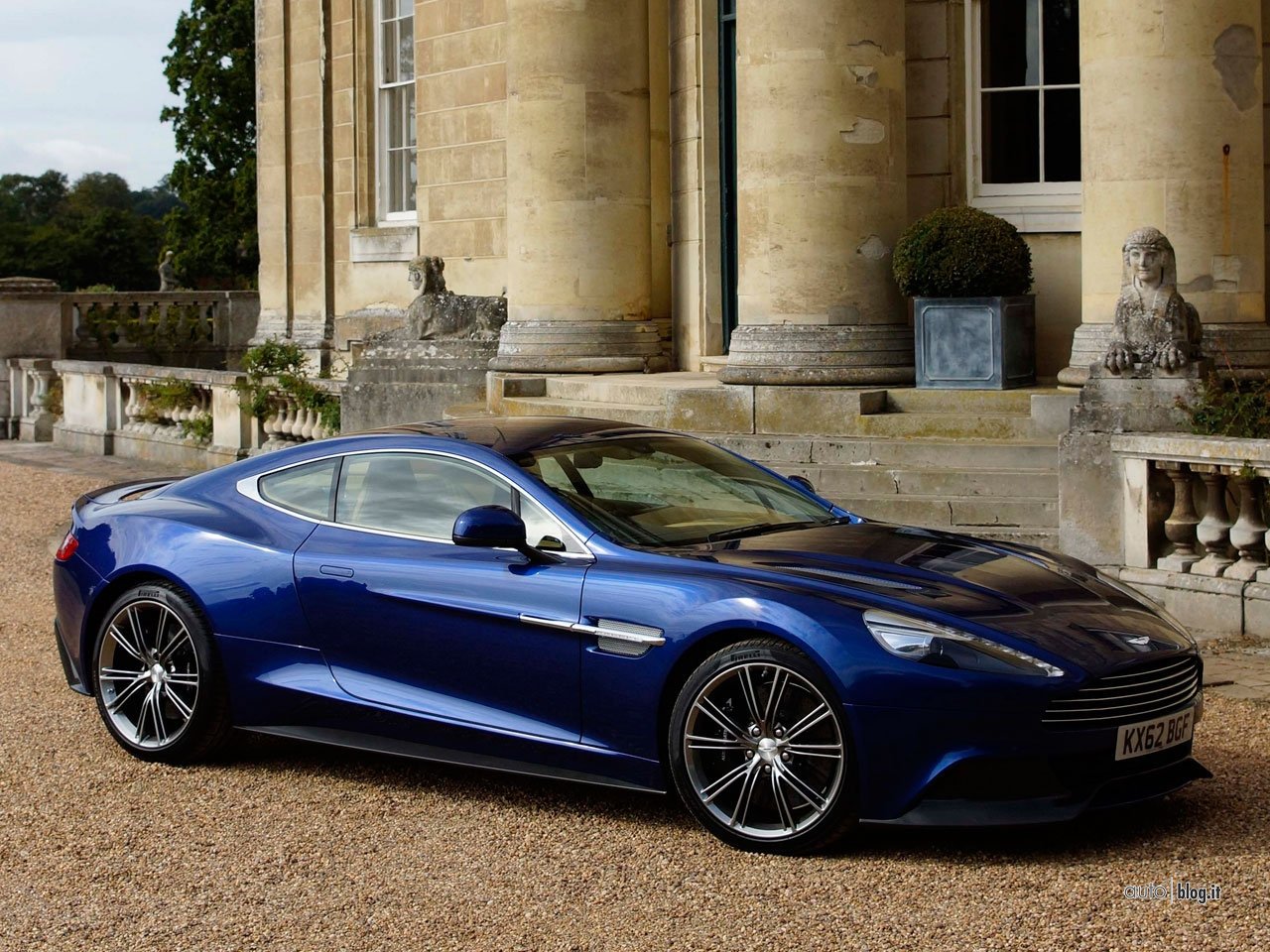aston-martin-vanquish-nuove-foto-12.jpg