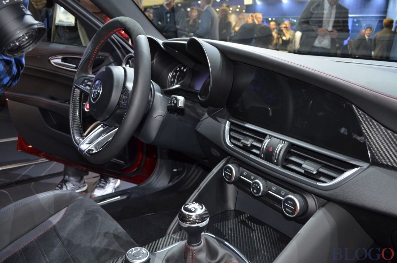 2015_alfa_romeo_giulia_quadrifoglio_018.jpg