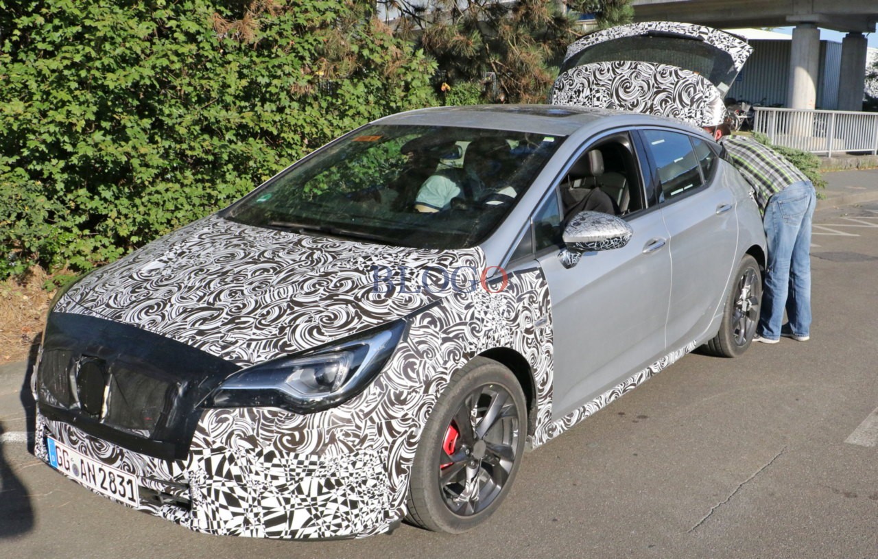 opel_astra_gsi_01.jpg