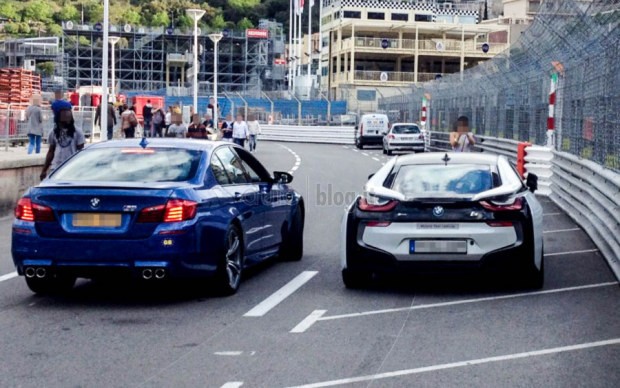 BMW i8 contro BMW M5: le foto di un nostro lettore