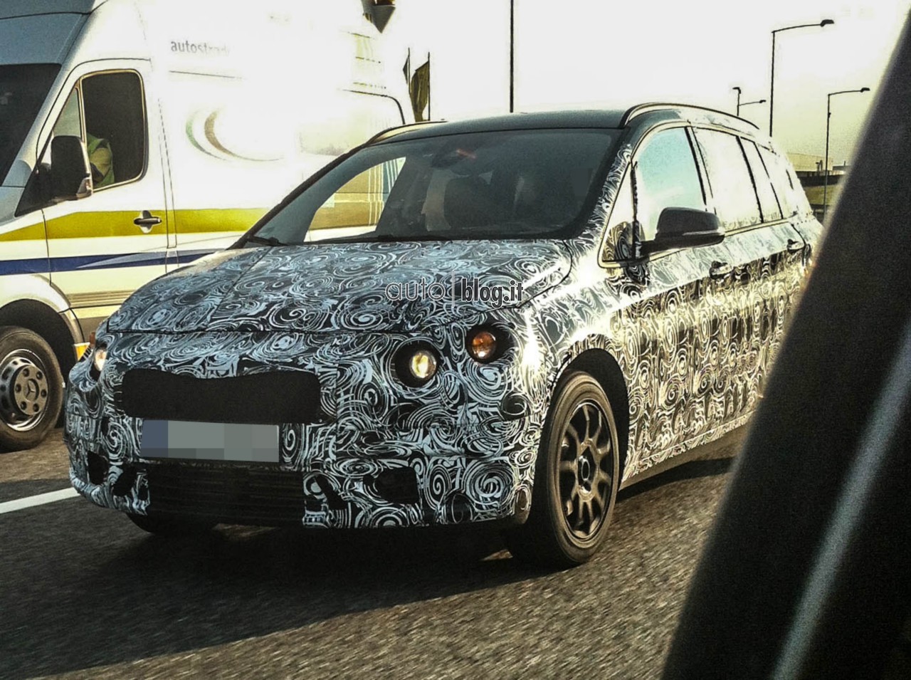 bmw-mpv-2014-01.jpg