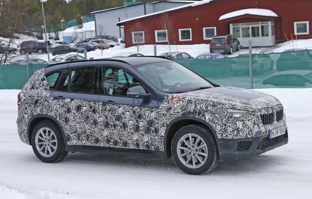 BMW X1: foto spia in pista e sulla neve