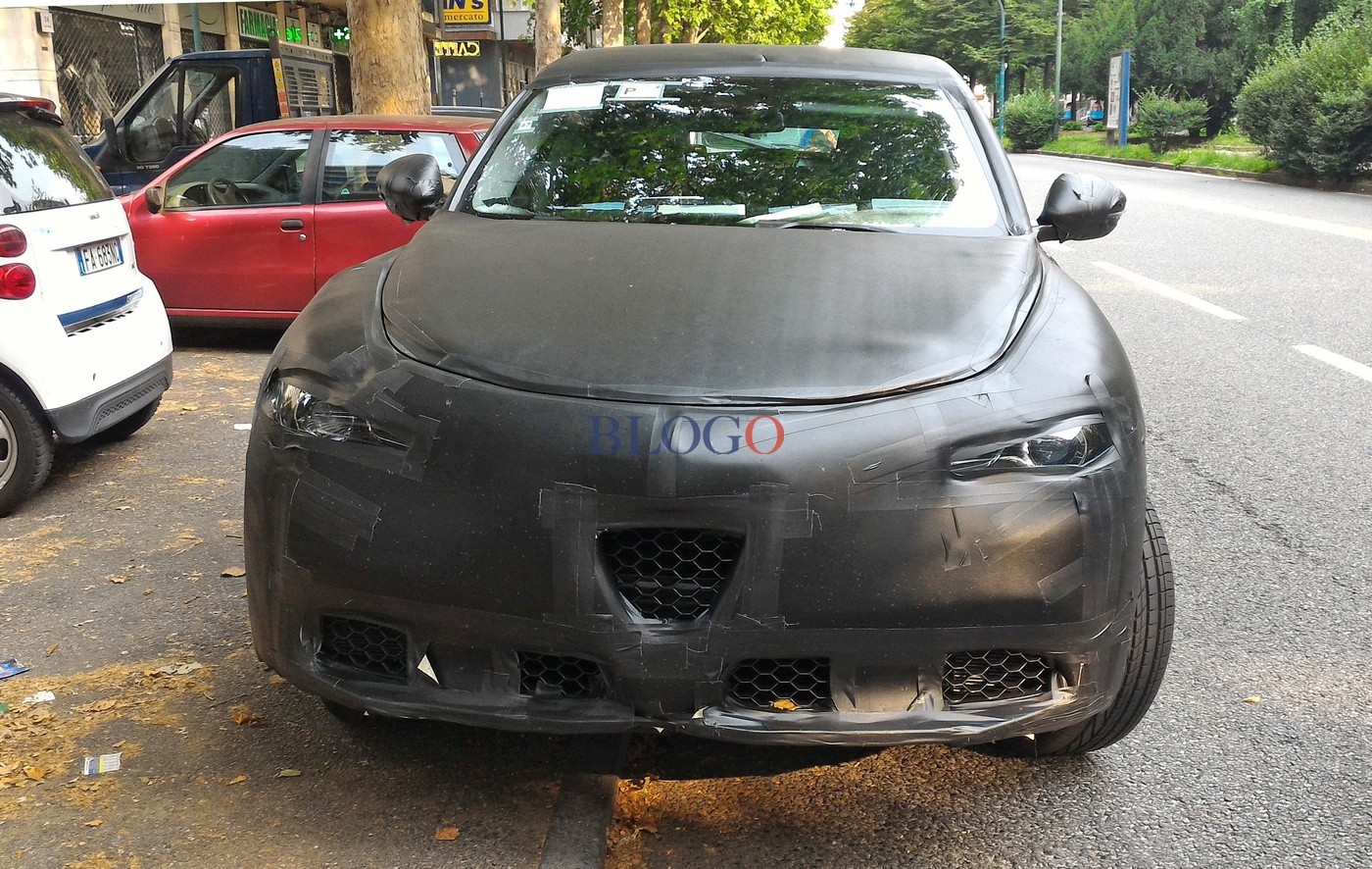 foto-spia-alfa-romeo-stelvio-01.jpg