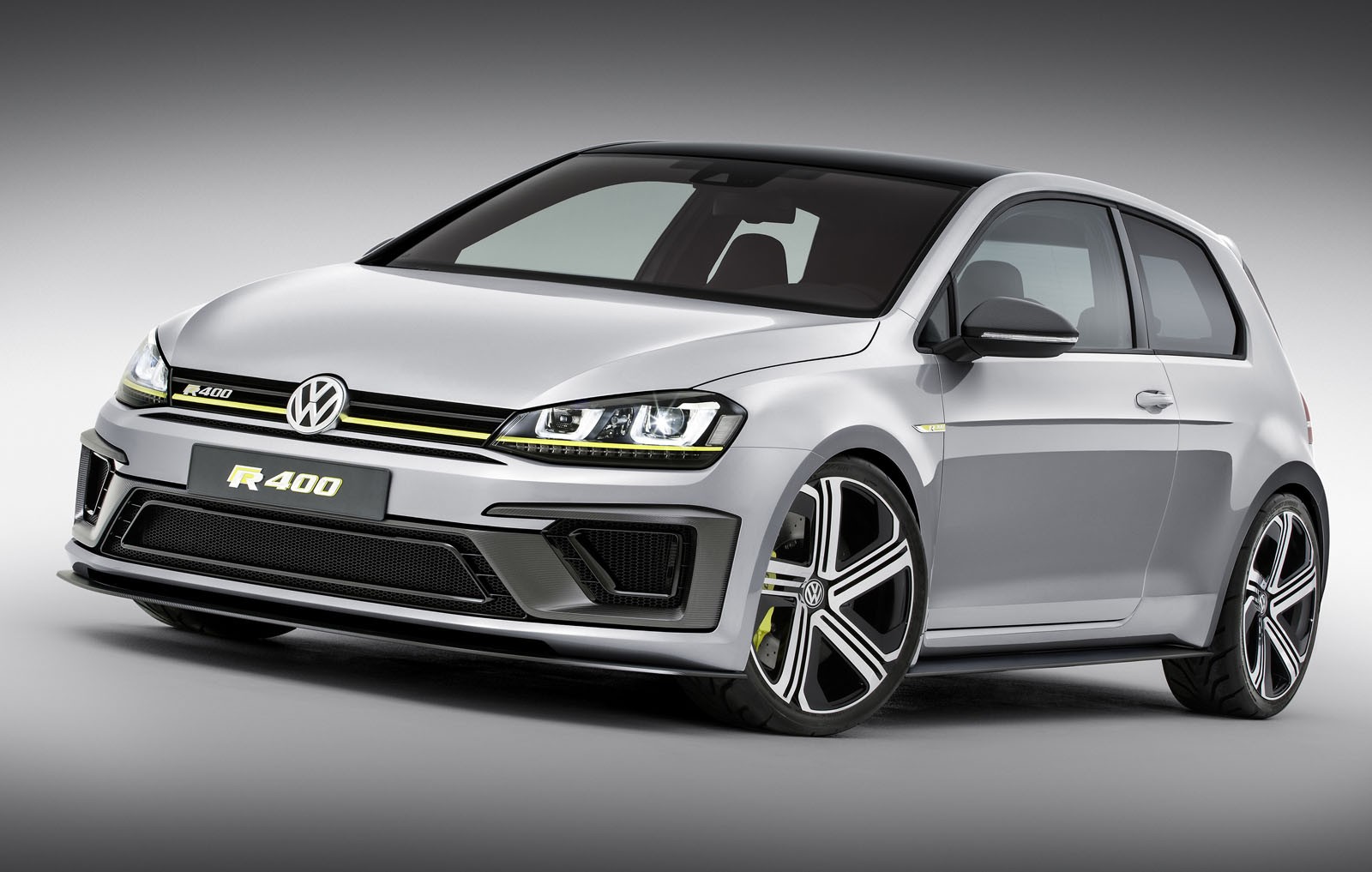 Volkswagen Golf R nuove voci per una versione da 400 CV