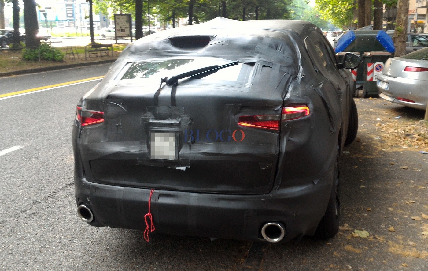 foto-spia-alfa-romeo-stelvio-03.jpg