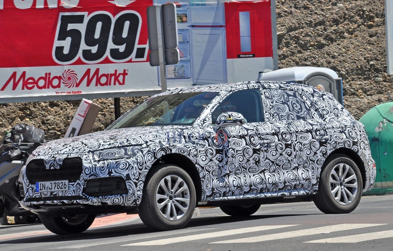 2017_audi_q5_003.jpg