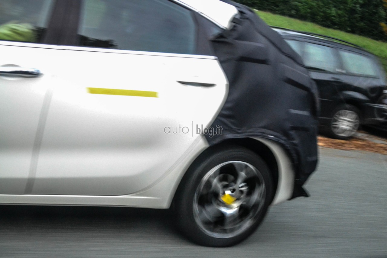 fiat-viaggio-hatchback-06.jpg