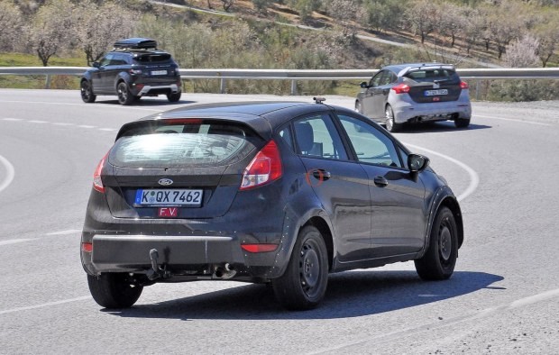 Ford Fiesta RS: prime foto spia su strada