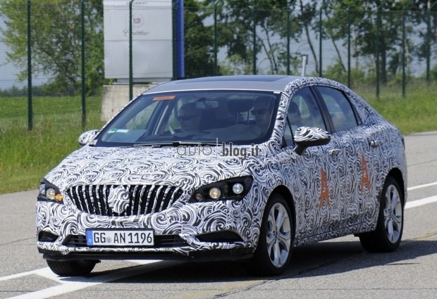 foto spia Buick Verano