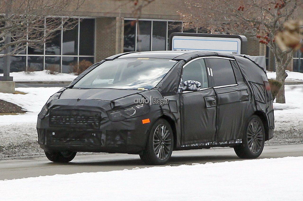 foto-spia-ford-s-max-01.jpg