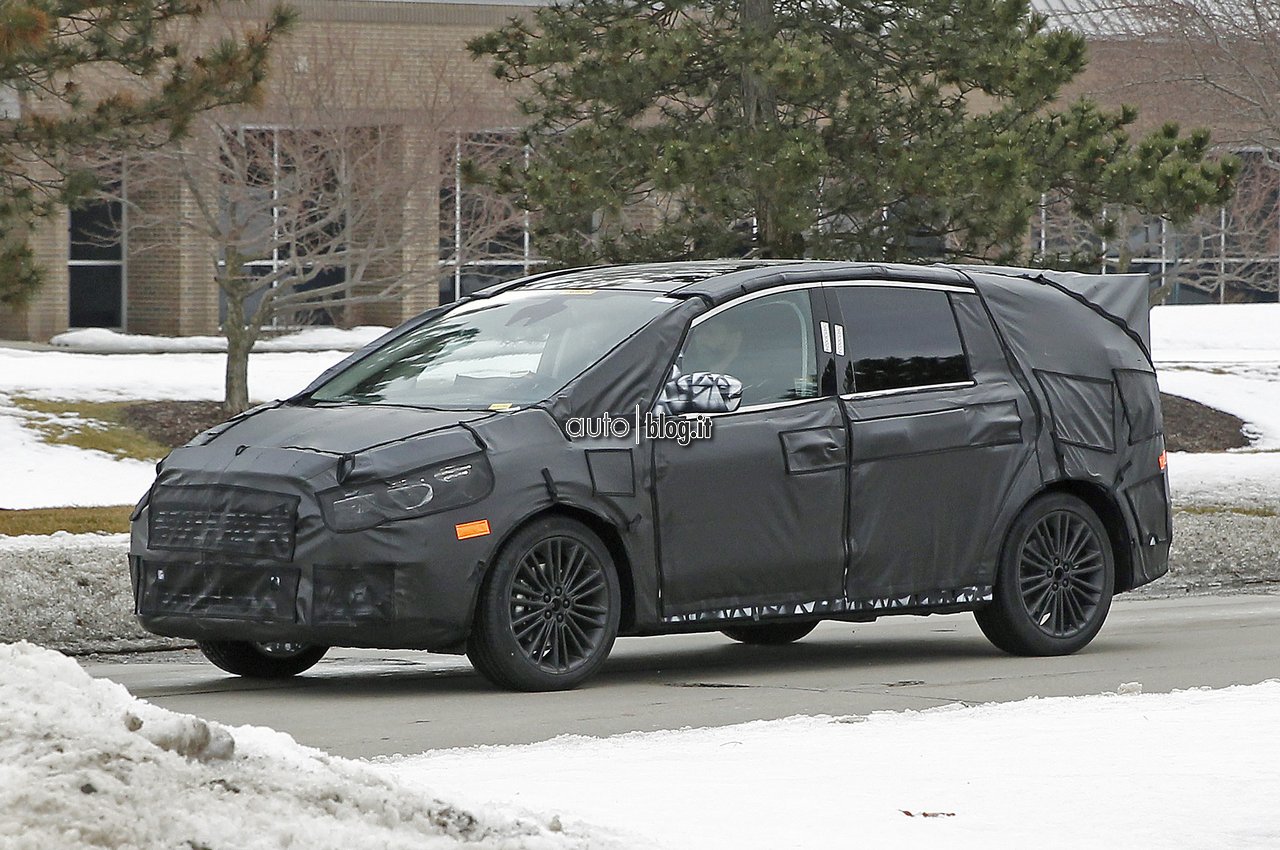 foto-spia-ford-s-max-03.jpg