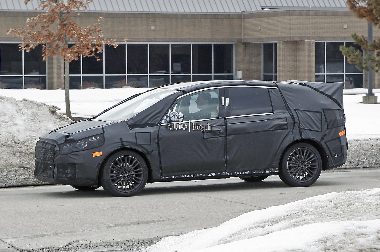 foto-spia-ford-s-max-04.jpg