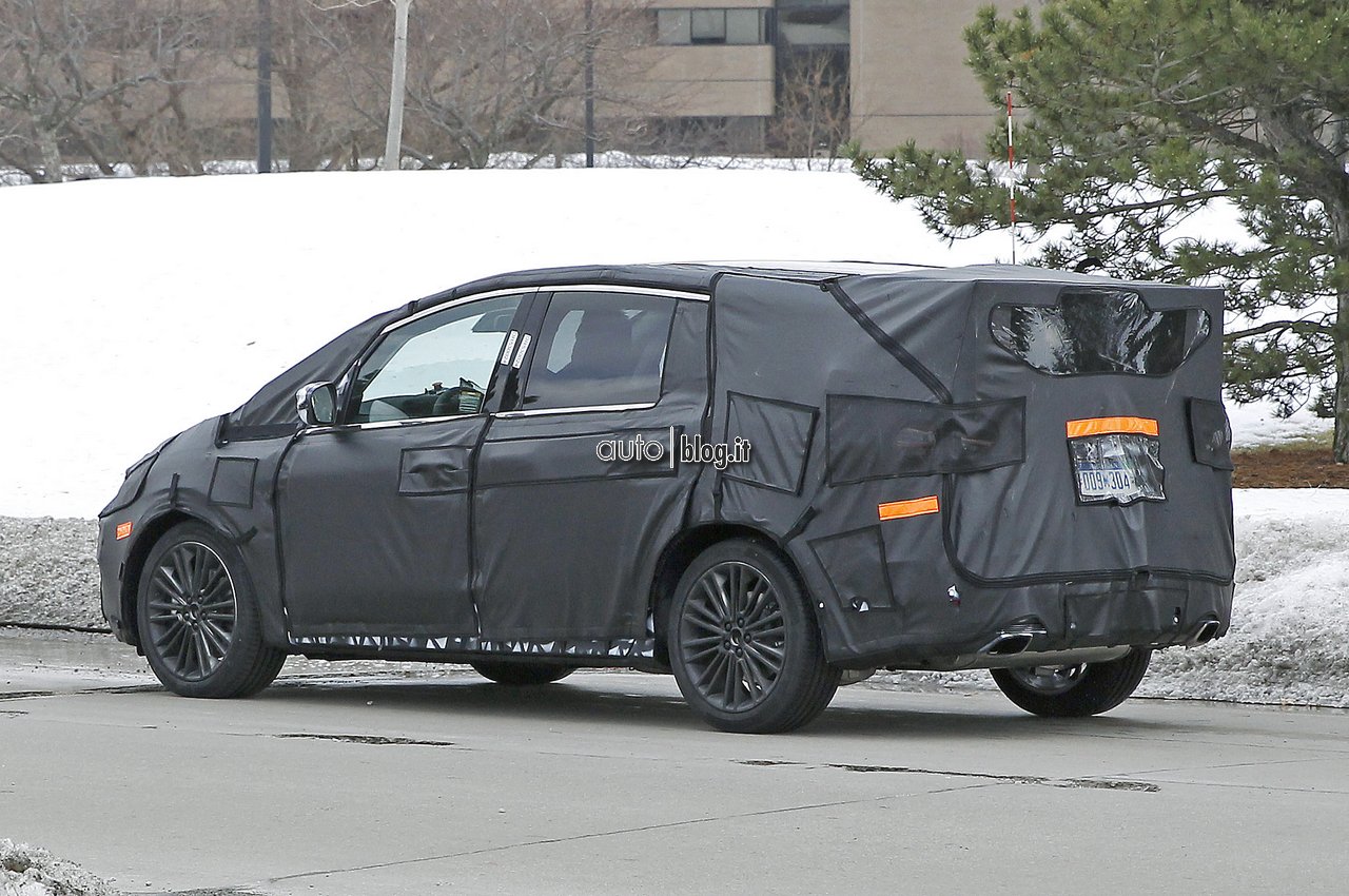 foto-spia-ford-s-max-05.jpg