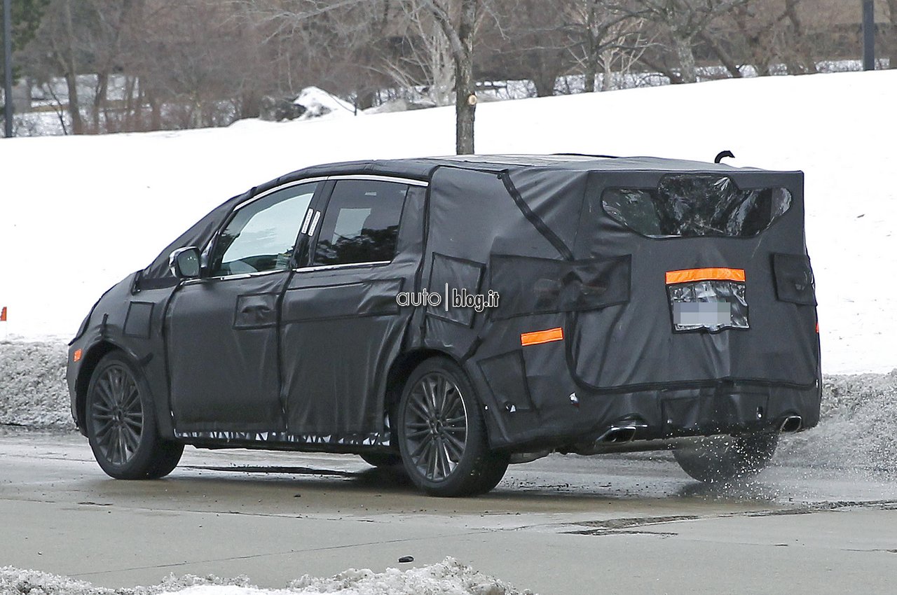 foto-spia-ford-s-max-06.jpg