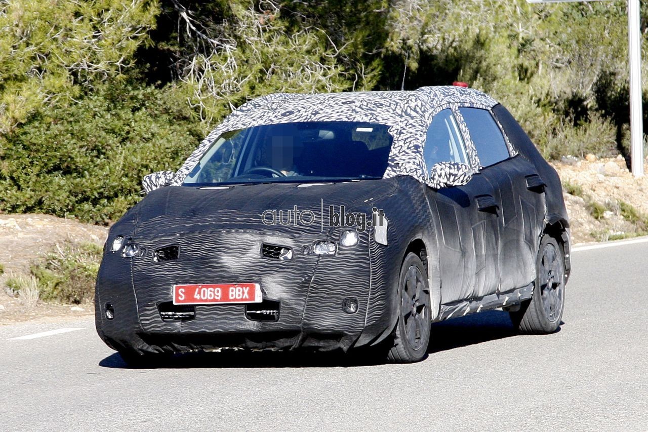 spyshots-2014-nissan-almera-01.jpg