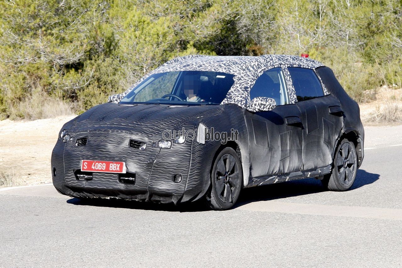 spyshots-2014-nissan-almera-02.jpg