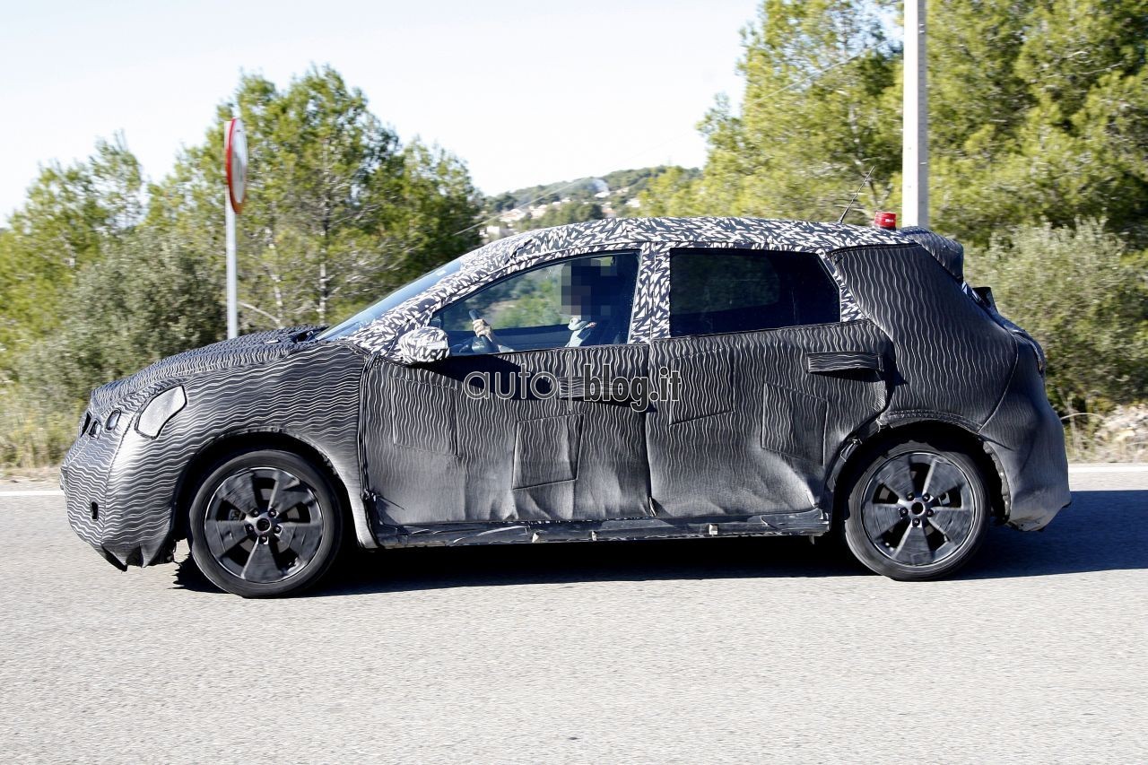 spyshots-2014-nissan-almera-04.jpg