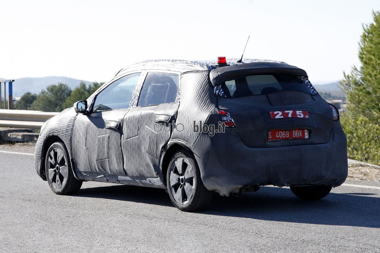 spyshots-2014-nissan-almera-05.jpg