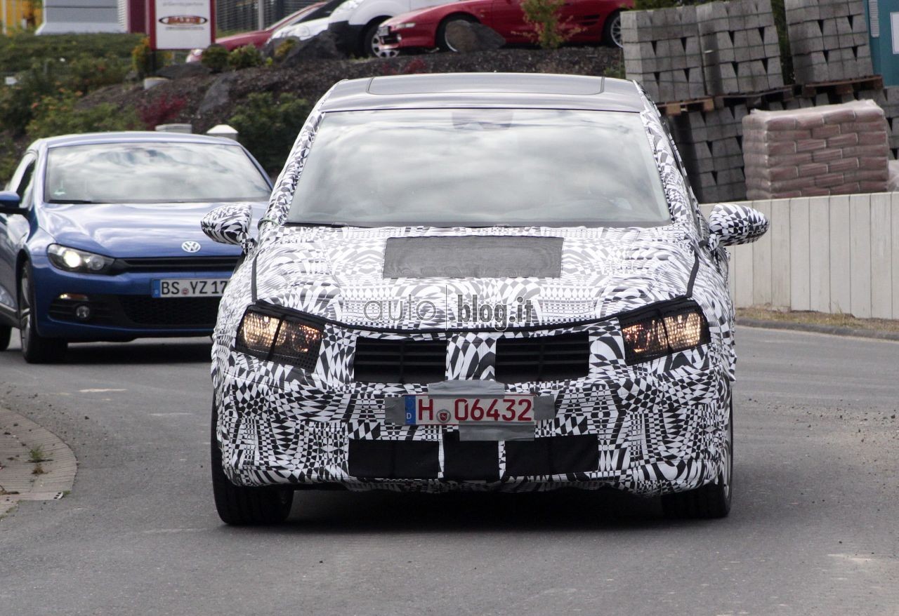 spyshots-2014-volkswagen-golf-plus-01.jpg