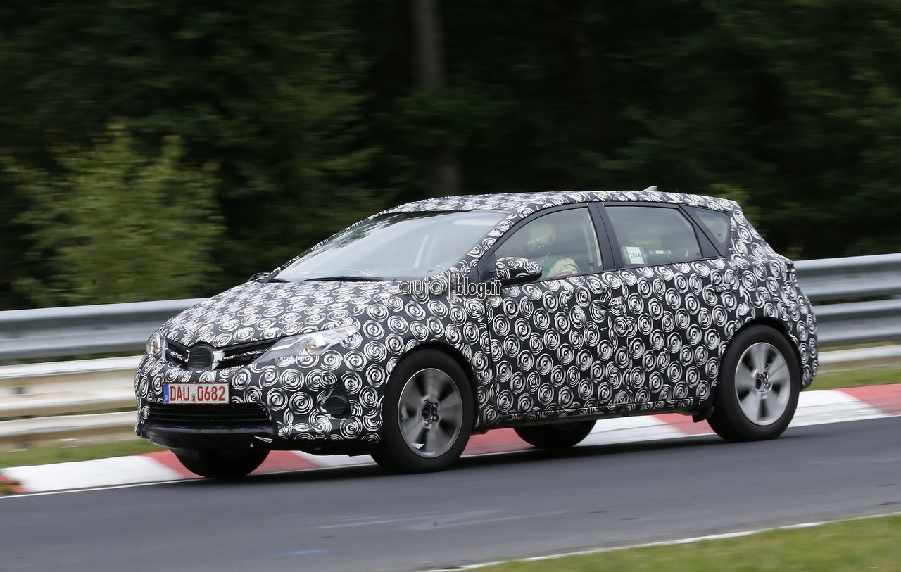 big_toyota-auris-cross-02.jpg