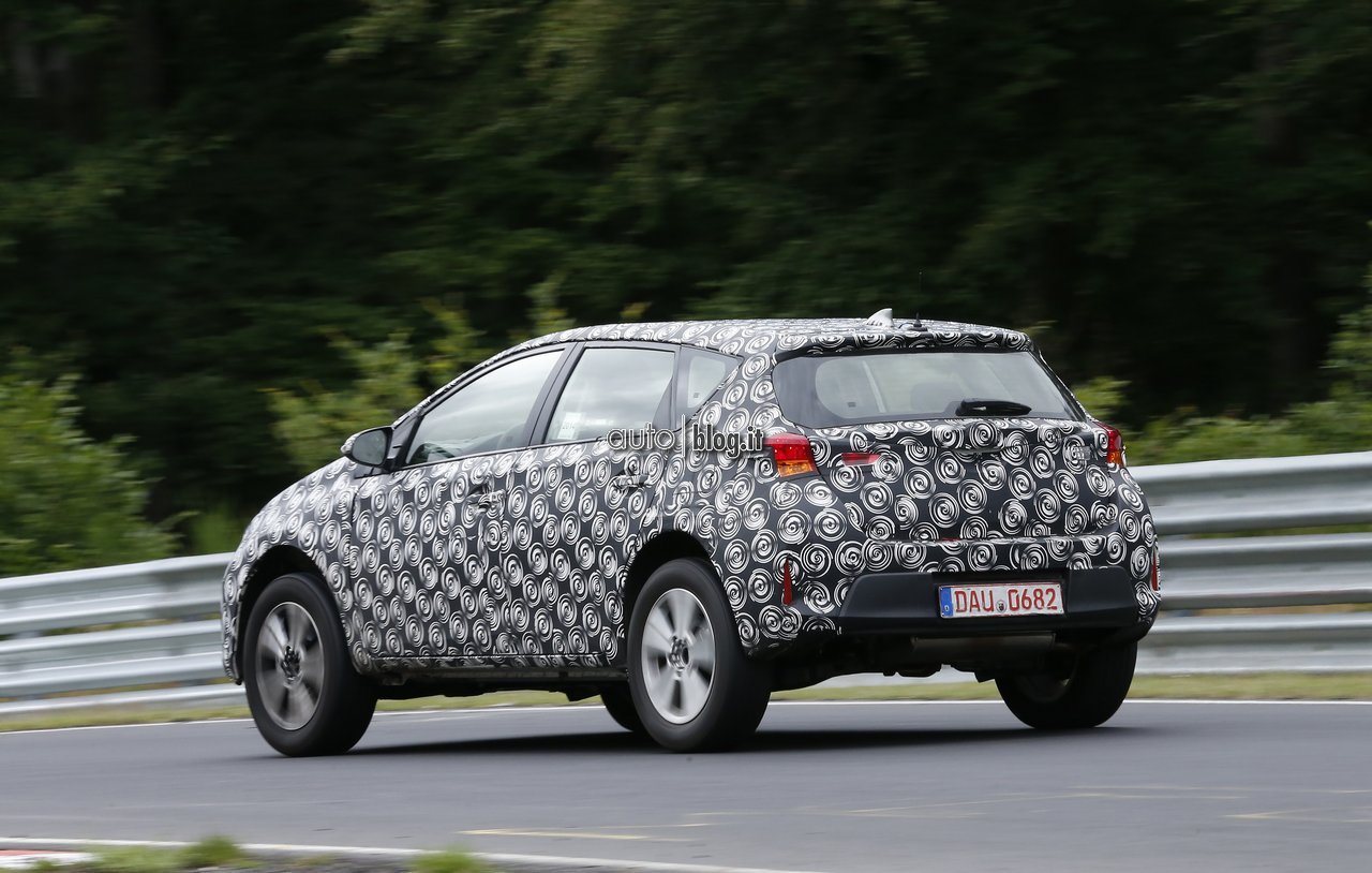 big_toyota-auris-cross-07.jpg