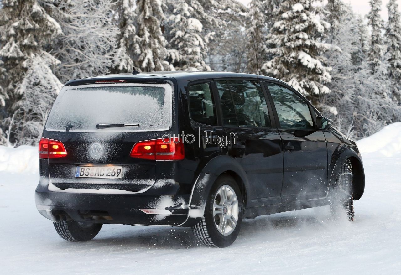 spyshots-2015-volkswagen-tiguan-03.jpg