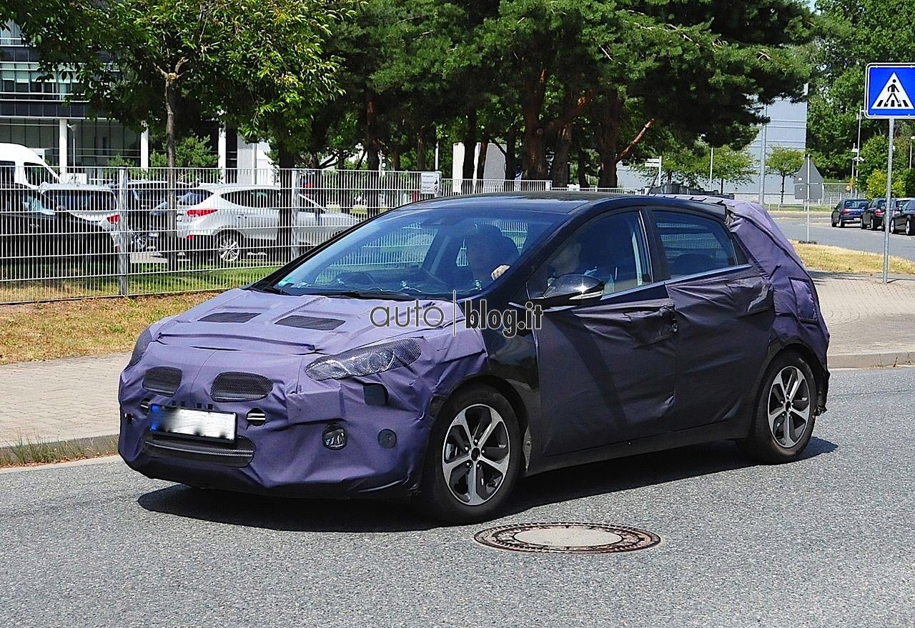 big_hyundai-i30-4.jpg