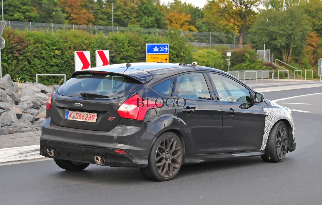 big_spyshots-2016-ford-focus-rs-07.jpg