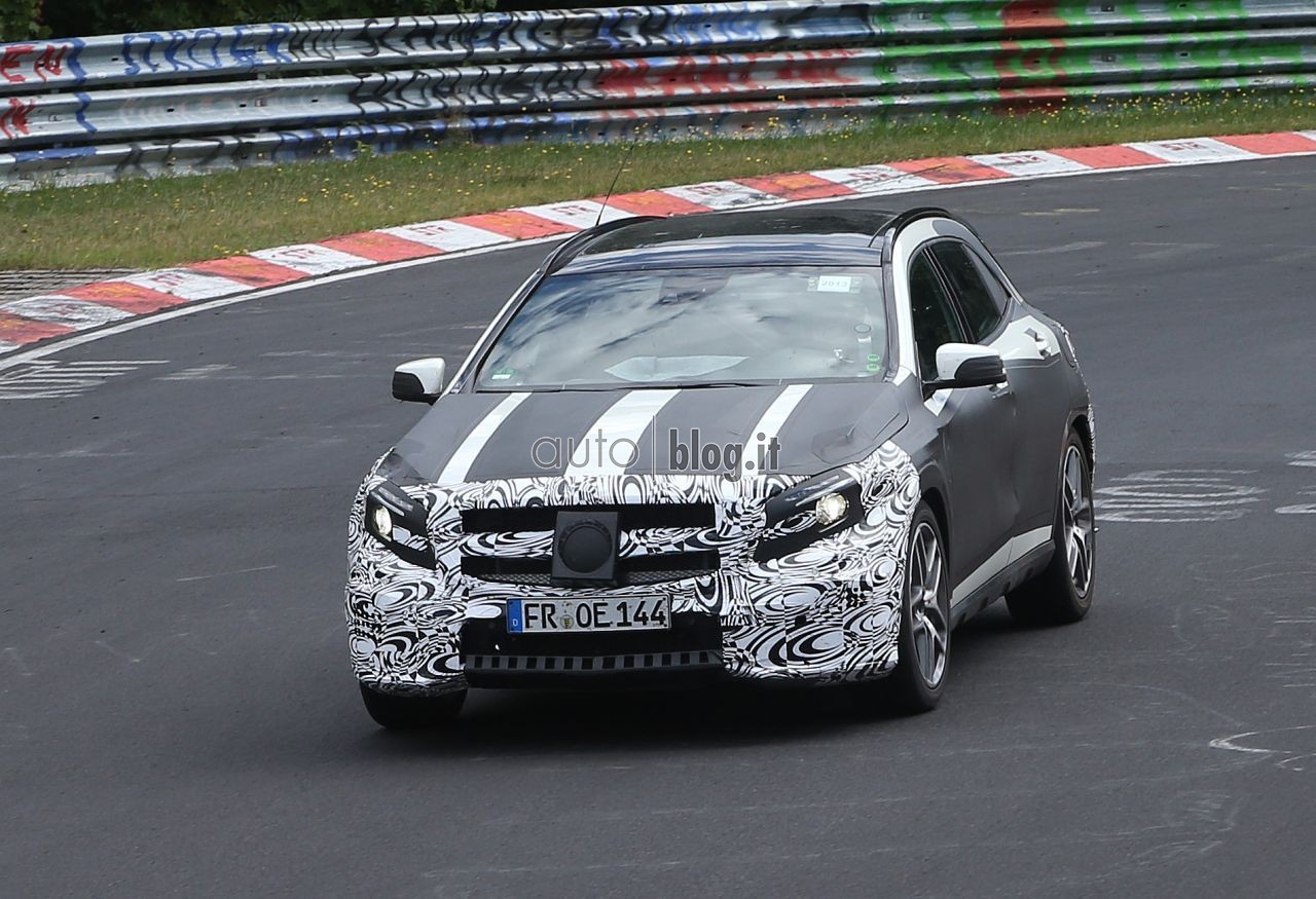 spyshots-2014-mercedes-gla-45-amg-01.jpg