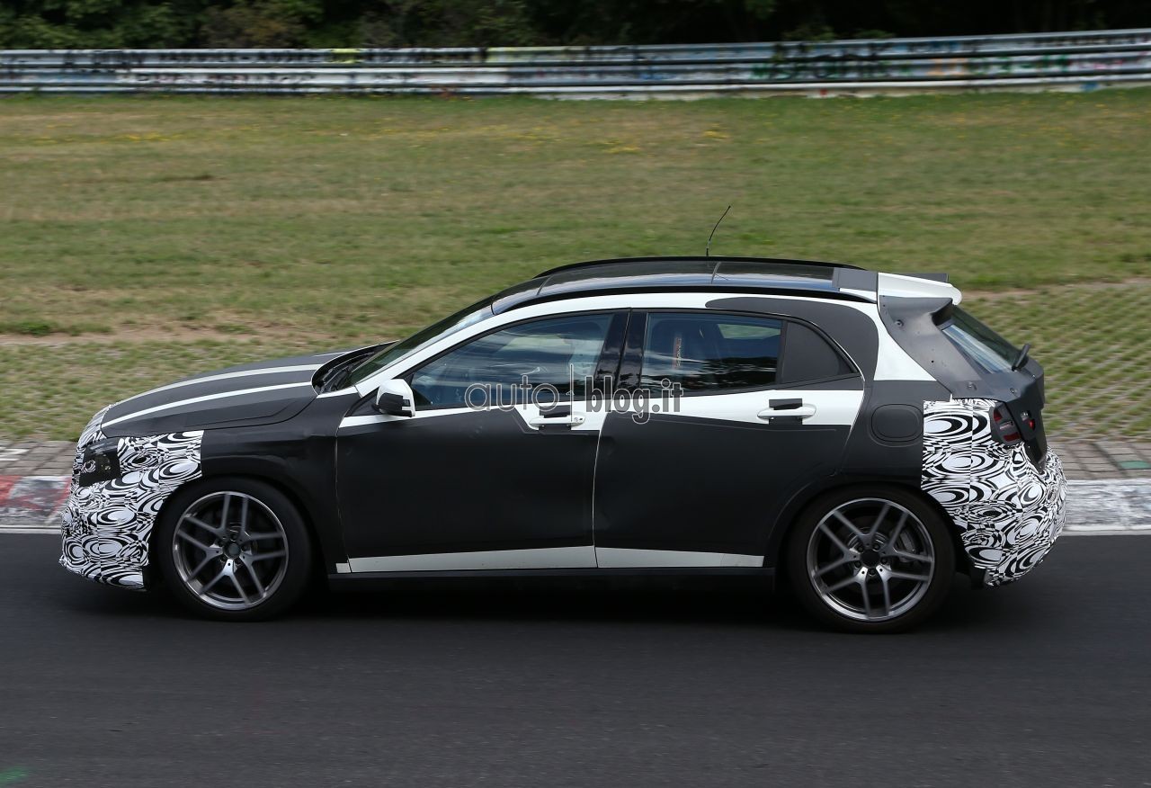 spyshots-2014-mercedes-gla-45-amg-04.jpg