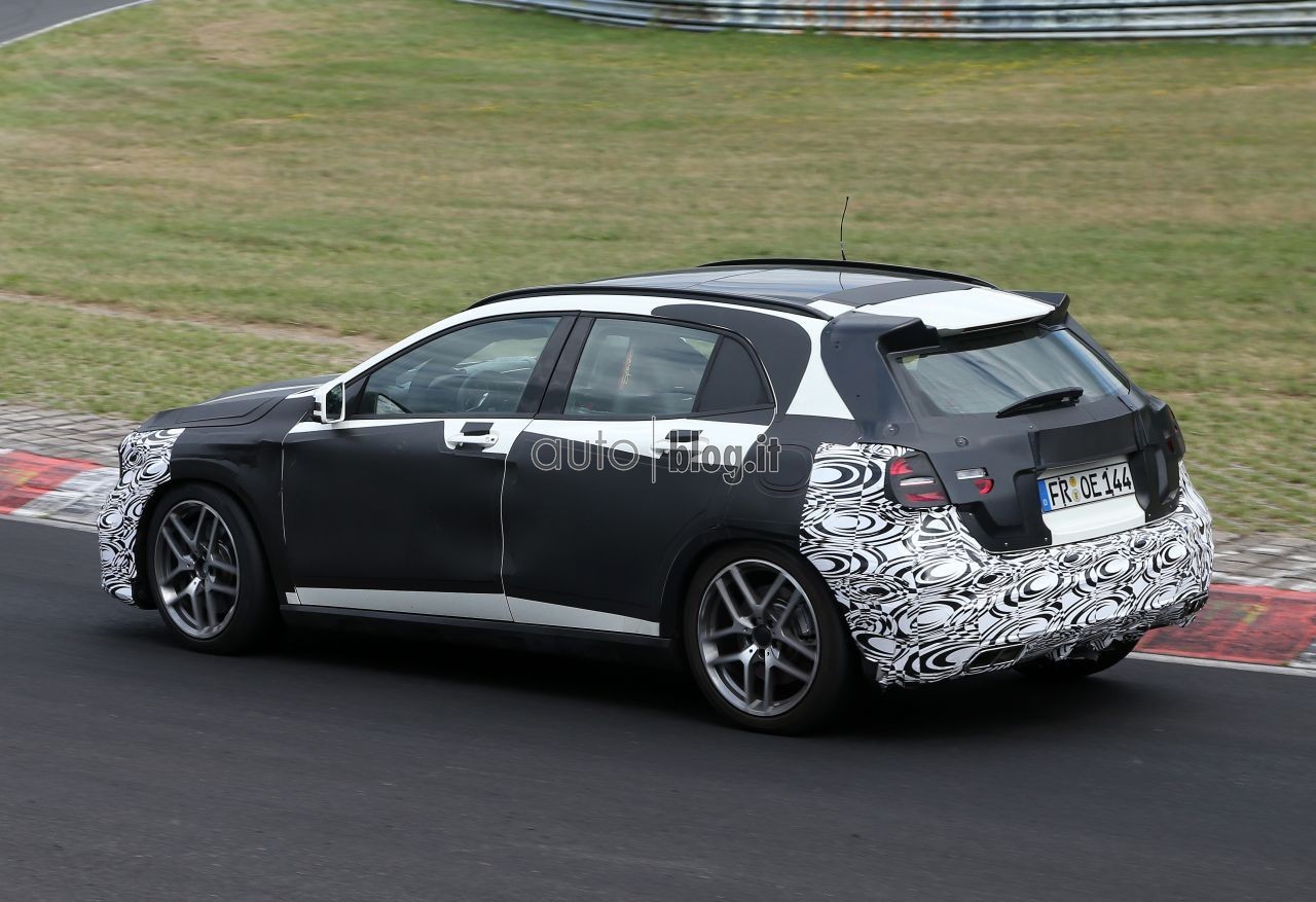 spyshots-2014-mercedes-gla-45-amg-05.jpg