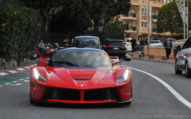 LaFerrari su strada