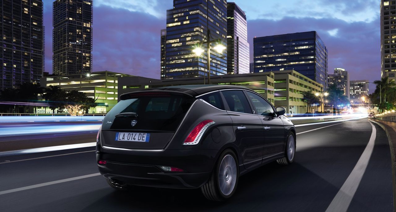2014-lancia-delta-05.jpg