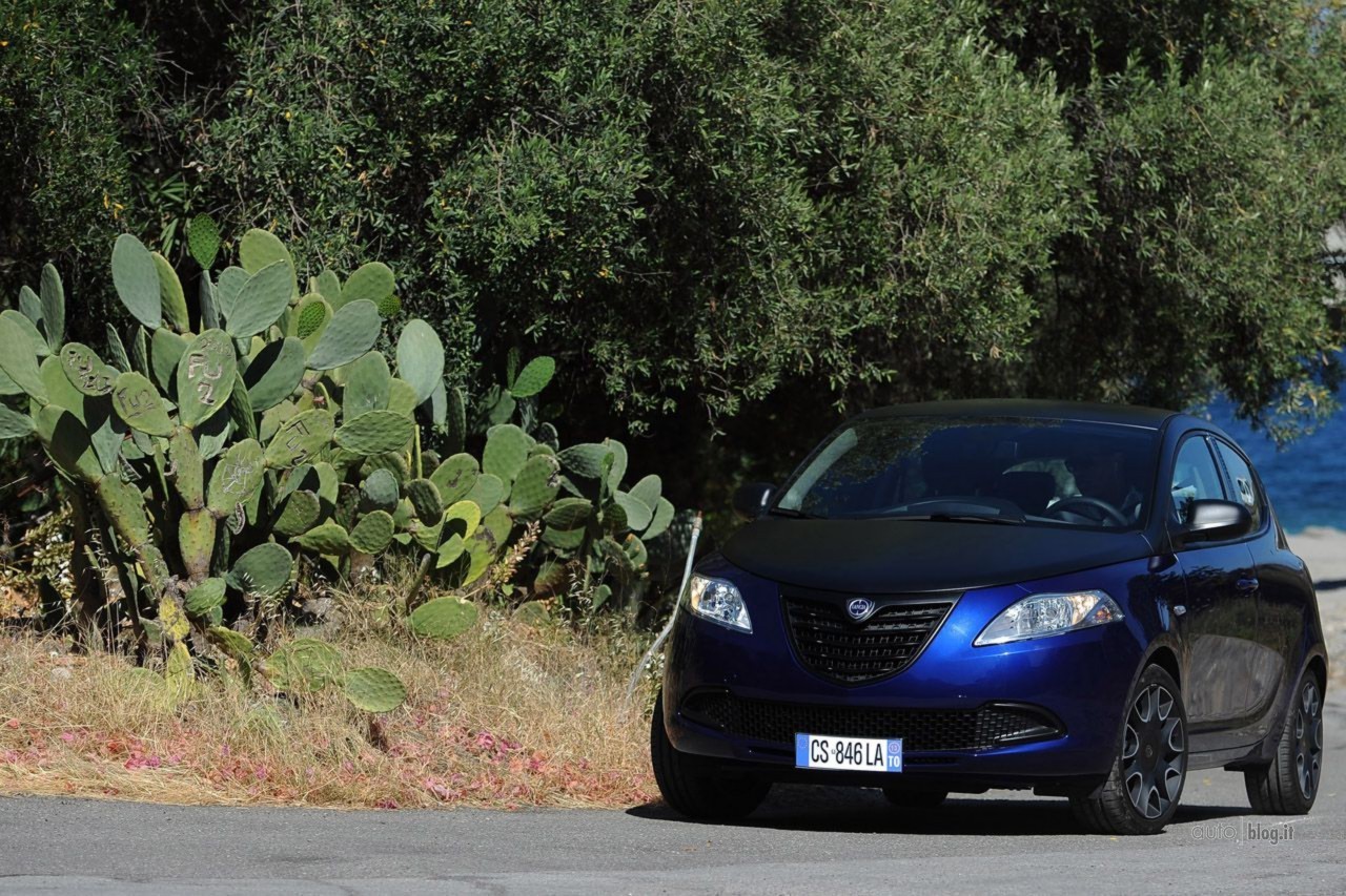 lancia-ypsilon-s-momodesign-02.jpg