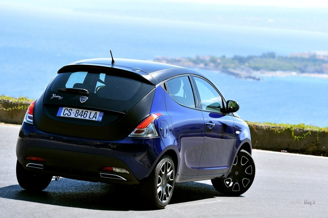 lancia-ypsilon-s-momodesign-03.jpg
