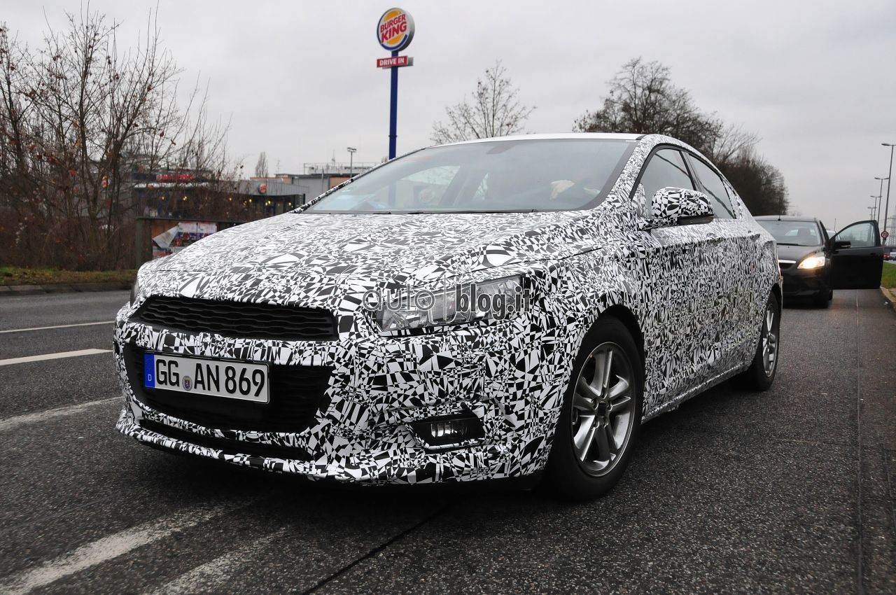 spyshots-2015-chevrolet-cruze-01.jpg