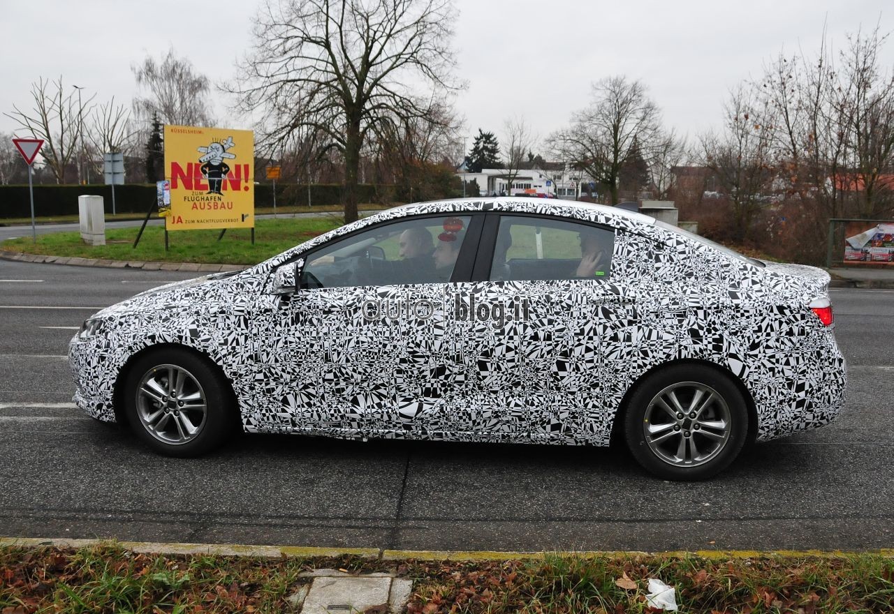 spyshots-2015-chevrolet-cruze-03.jpg