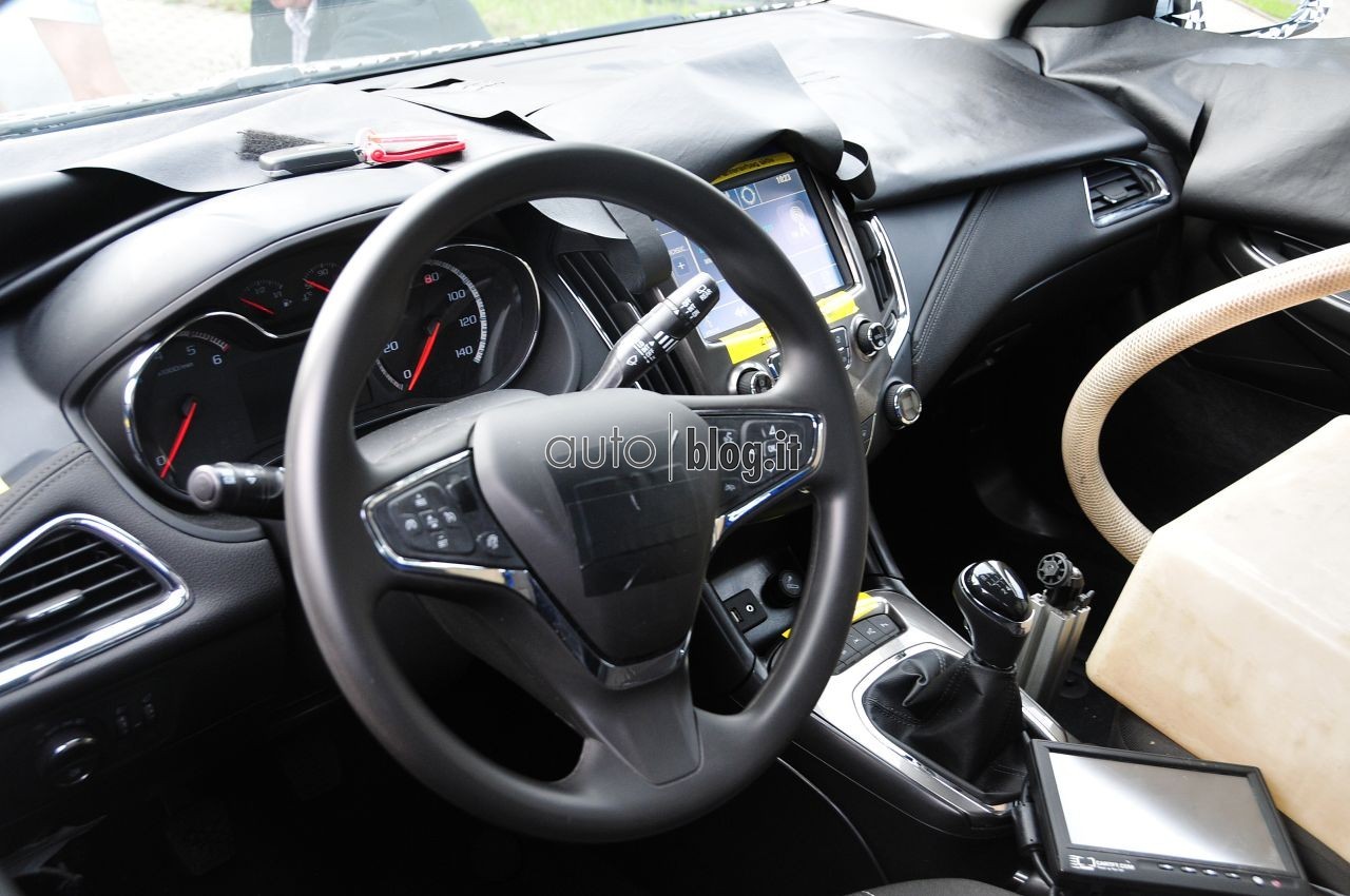 spyshots-2015-chevrolet-cruze-09.jpg