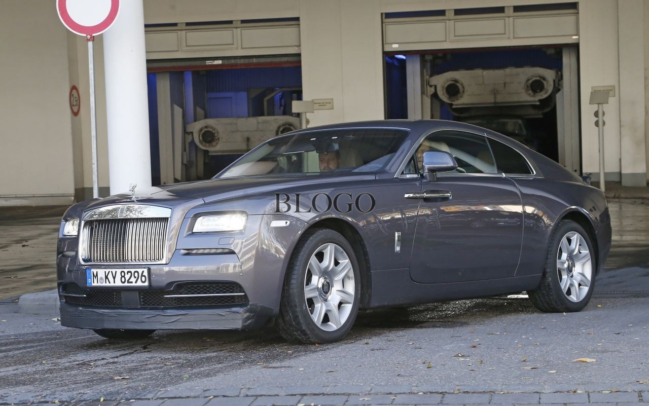big_spyshots-sporty-rolls-royce-wraith-02.jpg