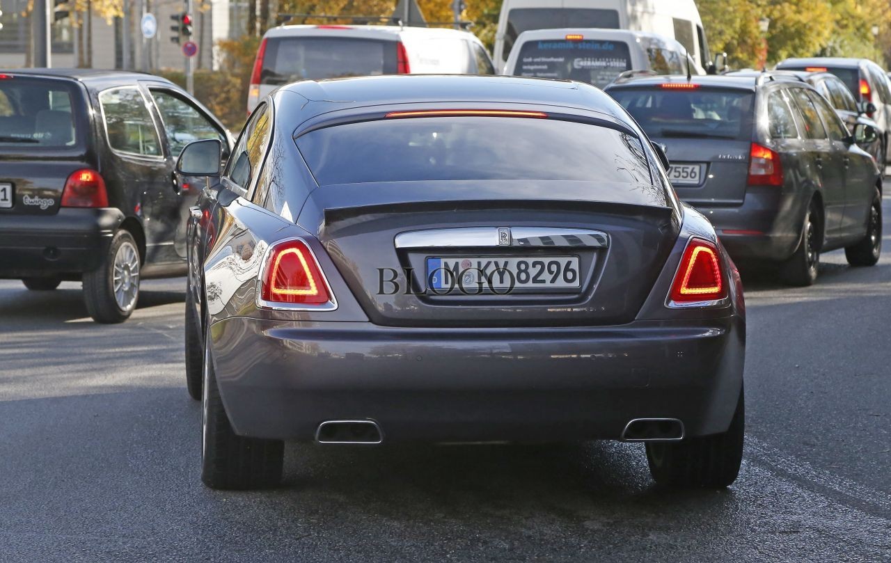 big_spyshots-sporty-rolls-royce-wraith-08.jpg