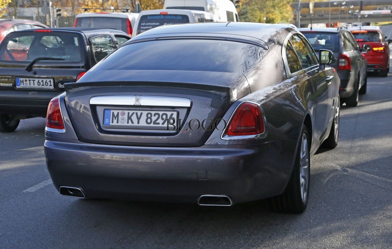 big_spyshots-sporty-rolls-royce-wraith-09.jpg