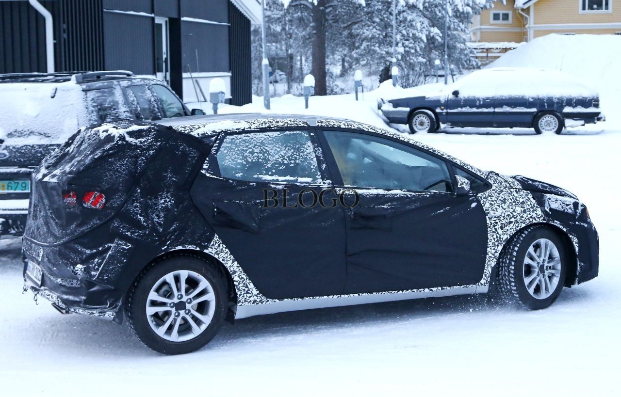 spyshots-2016-kia-cee-d-04.jpg