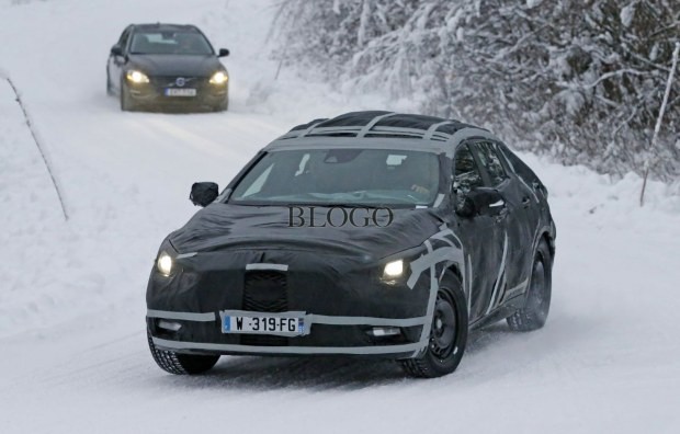 spyshots-2016-infiniti-q30-02.jpg