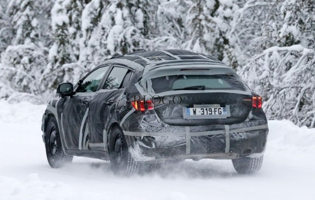 spyshots-2016-infiniti-q30-09.jpg