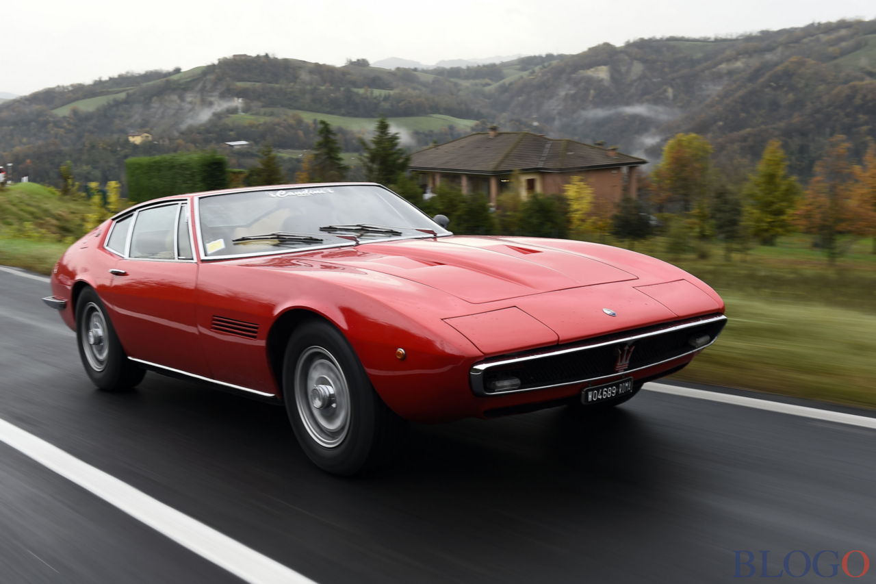 http://media.autoblog.it/m/mas/maserati-ghibli-1973-e-maserati-ghibli-2014/th/maerati-ghibli-13.jpg