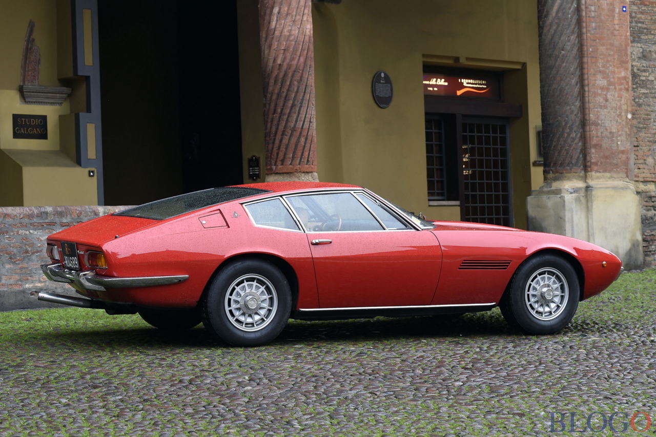 http://media.autoblog.it/m/mas/maserati-ghibli-1973-e-maserati-ghibli-2014/th/maerati-ghibli-94.jpg