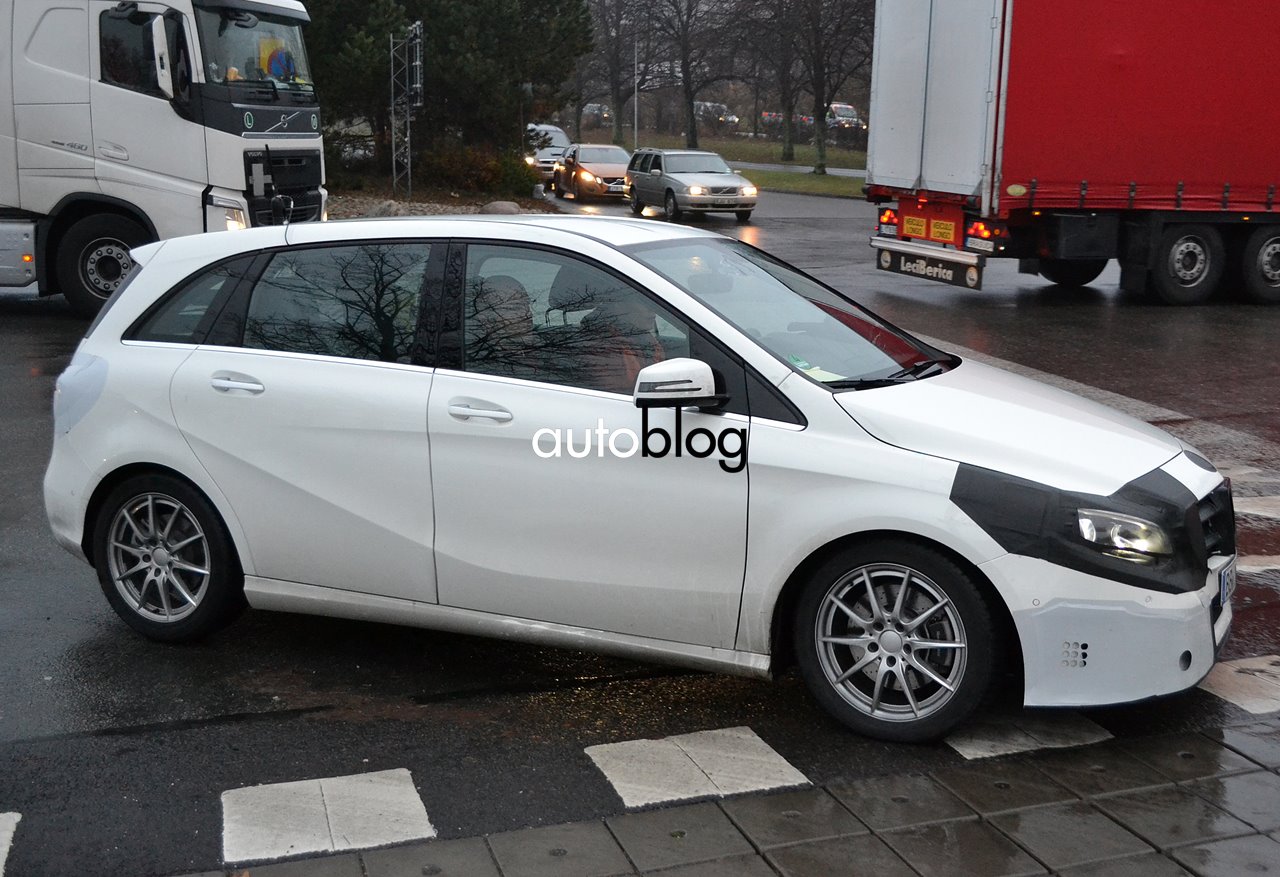 mercedes-classe-b-foto-spia-03.jpg